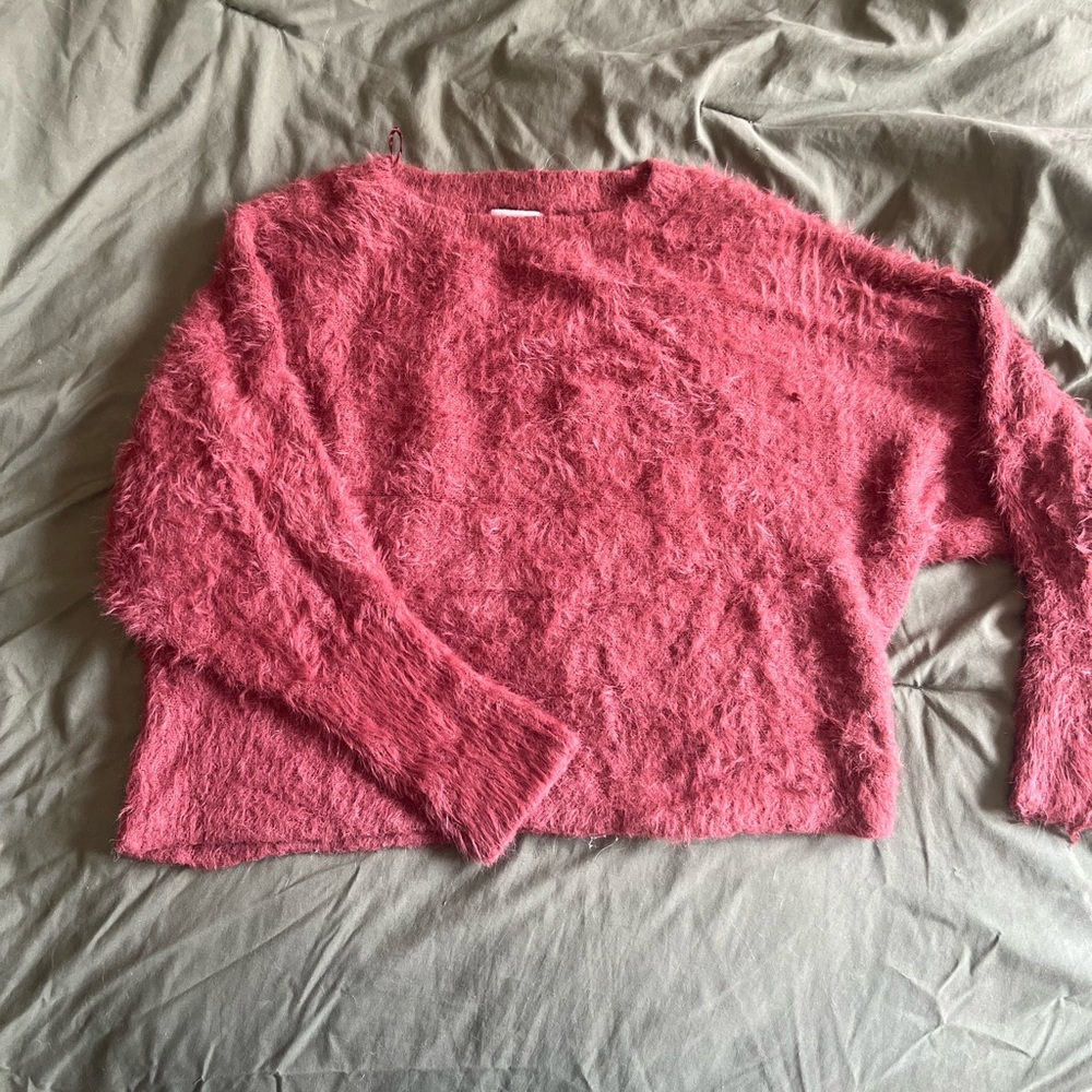 Women fuzzy cropped sweater